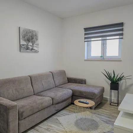 Milana Apartman Duće