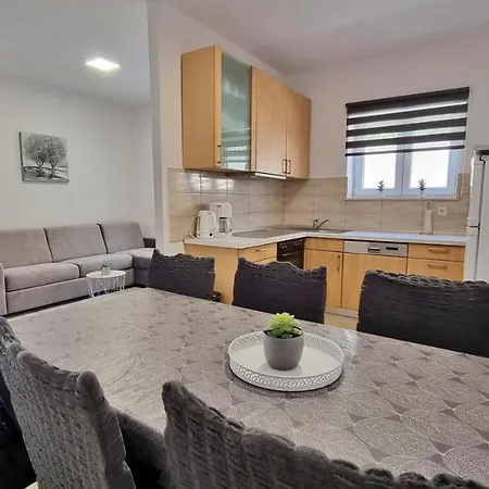 Milana Apartament *